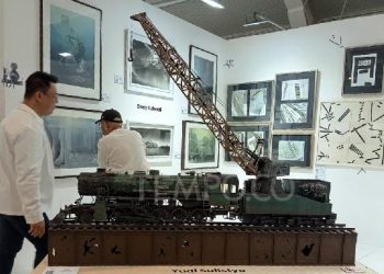 Keajaiban Transformasi Kertas Seniman di Art Jakarta Papers