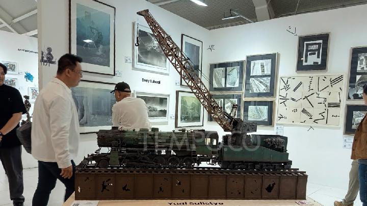 Keajaiban Transformasi Kertas Seniman di Art Jakarta Papers – Aksara Lokal Keajaiban Transformasi Kertas Seniman di Art Jakarta Papers