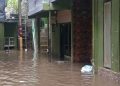 Banjir 135 CM Rendam Kebon Pala, Warga Bertahan di Lantai Dua