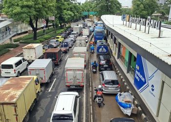 Macet horor Jalan Daan Mogot terulang lagi, banjir bikin warga terjebak berjam-jam