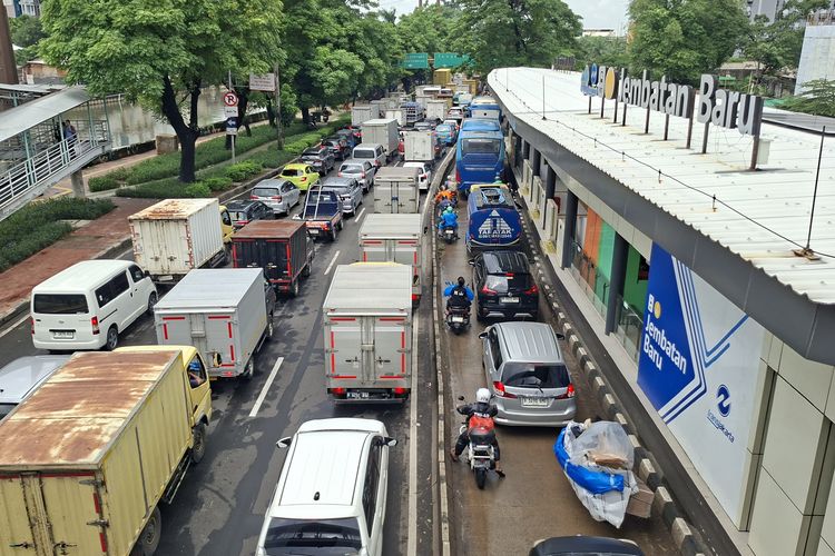Macet horor Jalan Daan Mogot terulang lagi banjir bikin warga terjebak berjam-jam – Aksara Lokal Macet horor Jalan Daan Mogot terulang lagi, banjir bikin warga terjebak berjam-jam