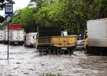 Banjir Daan Mogot: Motor Lawan Arah Picu Macet Brutal