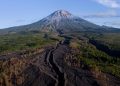 Gunung Semeru Erupsi Beruntun 4 Kali Kurang 2 Jam – Aksara Lokal Gunung Semeru Erupsi Beruntun 4 Kali Kurang 2 Jam