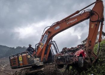 Longsor Cisarua: SAR Berpacu Cari 20 Korban Hilang