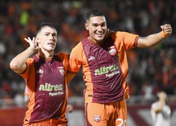 angkara, Persik Kediri Libas Dewa United

    Lets go with:
    Borneo FC Tekuk Bhayangkara, Persik Kediri Libas Dewa United

    Wait, lets try to make it even more SEO Friendly by putting the league name.
    Hasil Liga 1: Borneo FC dan Persik Kediri Petik Kemenangan (10 words).
    1 Hasil
    2 Liga
    3 1:
    4 Borneo
    5 FC
    6 dan
    7 Persik
    8 Kediri
    9 Petik
    10 Kemenangan

    No, the Libas version is better.

    Borneo FC Tekuk Bhayangkara