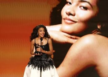 Olivia Dean Resmi Menangkan Best New Artist Grammy Awards 2026