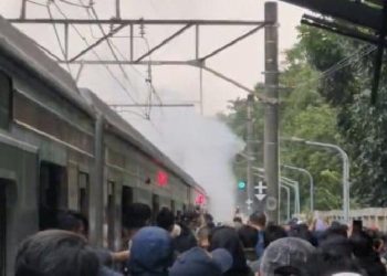 KRL Asap Stasiun Pancasila Penumpang Panik Penyebab Misteri – Aksara Lokal KRL Asap Stasiun Pancasila: Penumpang Panik, Penyebab Misteri?