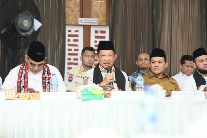 Tito ke Aceh Dukungan Spiritual Ulama Kunci Utama – Aksara Lokal Tito ke Aceh: Dukungan Spiritual Ulama Kunci Utama