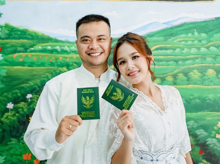 Reza SMASH nikah dengan Santi Febrianti di KUA langsung berboncengan pakai moge – Aksara Lokal Reza SMASH nikah dengan Santi Febrianti di KUA, langsung berboncengan pakai moge