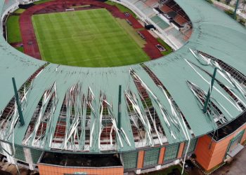 Puting Beliung Hancurkan Stadion Pakansari, Atap Roboh!
