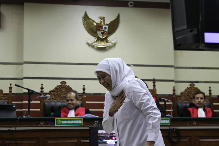 Khofifah Tegas Bantah Fee Ijon di Sidang Korupsi Dana Hibah – Aksara Lokal Khofifah Tegas Bantah Fee Ijon di Sidang Korupsi Dana Hibah