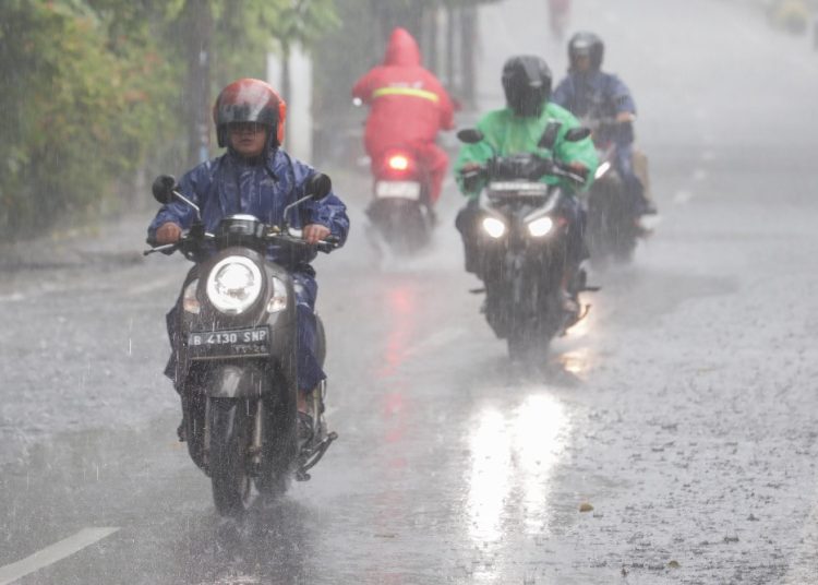Hujan Lebat Jakarta 13-15 Feb 2026: BMKG Peringatkan Bencana