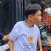 Prabowo Tirukan Jokowi Lempar Kaos Aksi Viral Bikin Heboh – Aksara Lokal Prabowo Tirukan Jokowi Lempar Kaos: Aksi Viral Bikin Heboh!