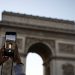 Polisi Paris Tembak Mati Penikam di Arc de Triomphe