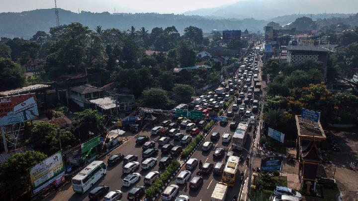 Libur Imlek 16 Juta Kendaraan Padati Tol Siap-siap Macet – Aksara Lokal Libur Imlek: 1,6 Juta Kendaraan Padati Tol, Siap-siap Macet!