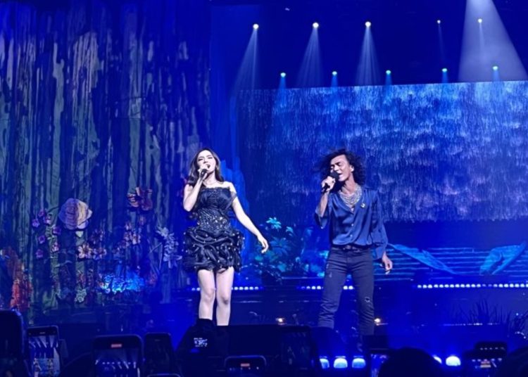 Lirik Lagu Sial Mahalini Versi Kaka Slank di Konser KOMA – Aksara Lokal Lirik Lagu Sial Mahalini Versi Kaka Slank di Konser KOMA