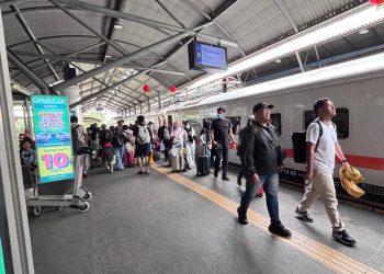 Libur Imlek: 42 Ribu Penumpang Padati Kereta Api Surabaya
