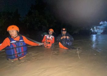 Banjir Terjang Semarang! Alarm Meraung, Kota Terendam Total