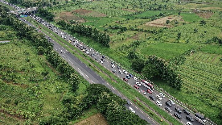 Tol Cipali Macet Parah Imlek 245 Ribu Kendaraan Melintas – Aksara Lokal Tol Cipali Macet Parah Imlek: 245 Ribu Kendaraan Melintas
