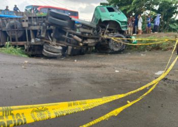 Kecelakaan Maut Karawang: Kontainer Terguling, 3 Orang Tewas di Tempat