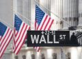 Wall Street Longsor, Saham Teknologi Rontok Seret Bursa AS