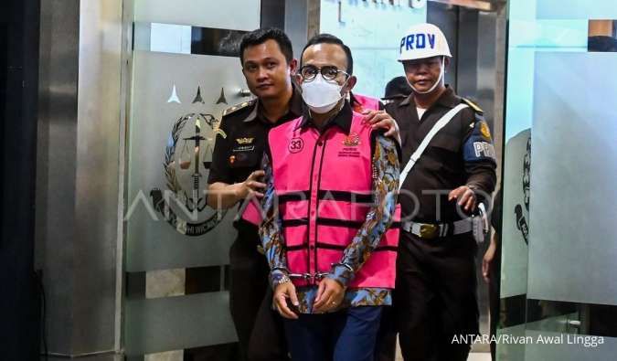 Eks Dirut Pertamina Riva Siahaan Terancam 14 Tahun Penjara – Aksara Lokal Eks Dirut Pertamina Riva Siahaan Terancam 14 Tahun Penjara