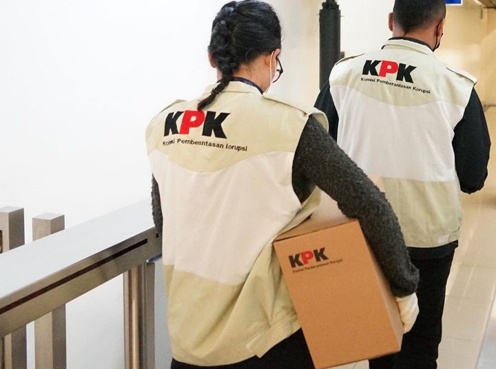 KPK Geledah Disdik Madiun, Sita Uang Tunai Jutaan Rupiah