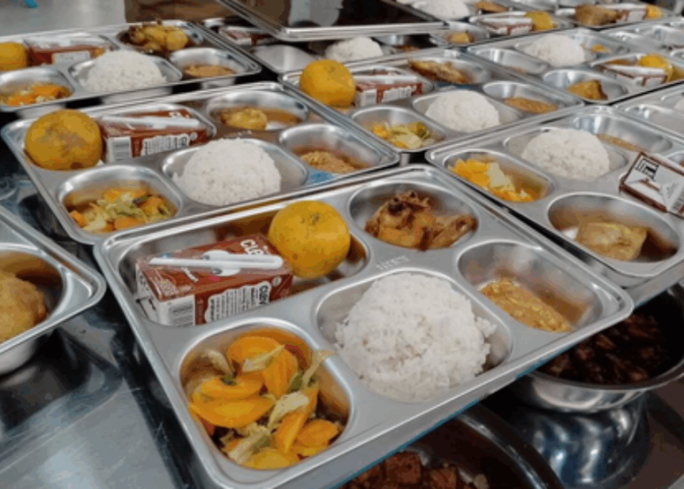 Roti Kedaluwarsa MBG Keracunan 4 Siswa SMPN 31 Palembang