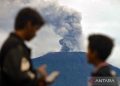 Marapi Meletus 3x Sehari Warga Saksikan Pijar Dentuman Abu 3000m – Aksara Lokal Marapi Meletus 3x Sehari! Warga Saksikan Pijar, Dentuman & Abu 3000m