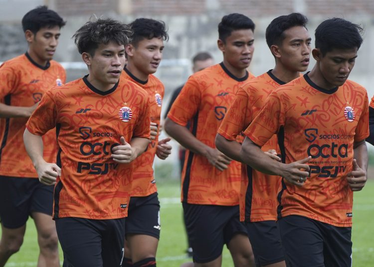 Ricky Nelson Bongkar Persaingan Persija: Mauro Adaptasi, Shayne Moncer