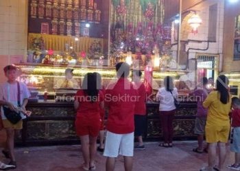 Imlek 2026: Kekhusyukan Umat Tionghoa Penuhi Klenteng Lupan Jakbar