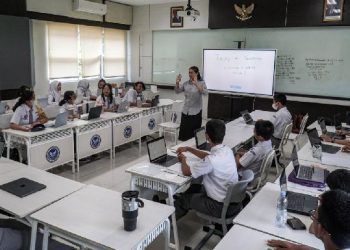 Guru Sekolah Garuda Tanpa Istimewa: Kemendikti Tegaskan Keadilan