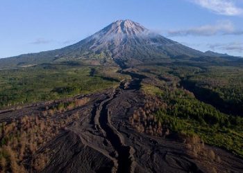 17 Gempa Erupsi Guncang Semeru Saat Imlek