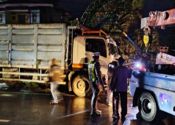 Truk Rem Blong Tewaskan 1, Tabrak 4 Kendaraan di Batu