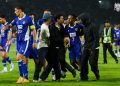 Kronologi Wartawan Thailand Kena Amuk Bobotoh Saat Pitch Invasion