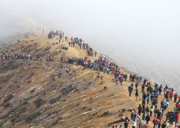 Detik-detik Remaja Hilang 30 Jam di Kawah Ijen Ditemukan Lemas
