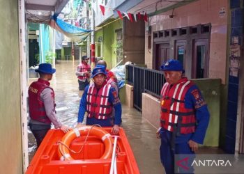 Banjir Kebon Pala Jaktim Tembus 1 Meter Siang Ini