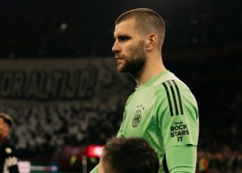 Debut Maarten Paes di Ajax, Langsung Bidik Runner-up Eredivisie