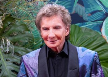 Fokus Sembuh dari Kanker, Barry Manilow Resmi Tunda Tur Konser