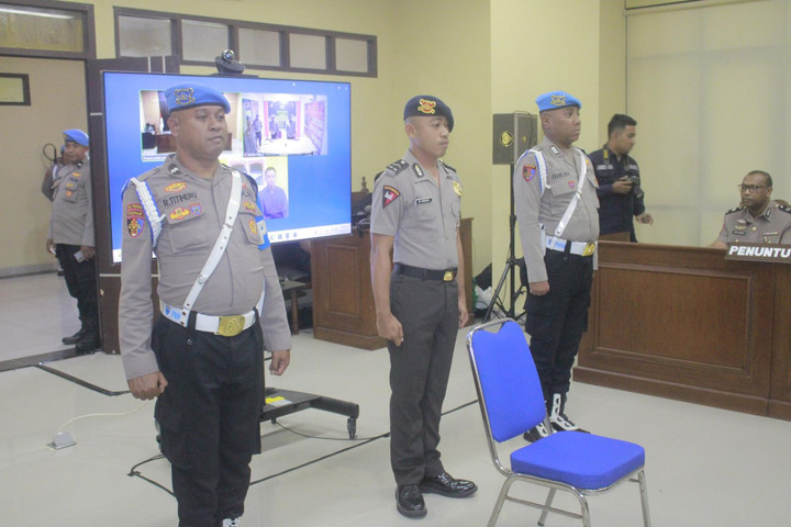 Dipecat Polisi Penganiaya Remaja Tual Akhirnya Minta Maaf – Aksara Lokal Dipecat! Polisi Penganiaya Remaja Tual Akhirnya Minta Maaf