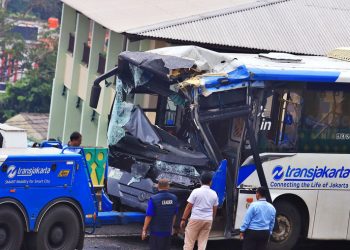 Sopir Mengantuk, Dua Bus Transjakarta Tabrakan di Koridor 13