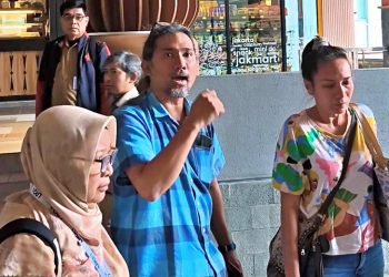 Warga Pulomas Geruduk Balai Kota, Tuntut Solusi Lapangan Padel