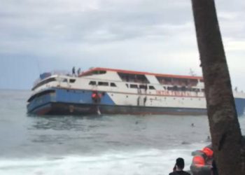 KM Intim Teratai Kandas Dihantam Ombak Halmahera, Penumpang Berenang Selamatkan Nyawa