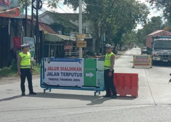 Tanggul Tinanding Grobogan Jebol, Jalur Semarang-Purwodadi Lumpuh Total