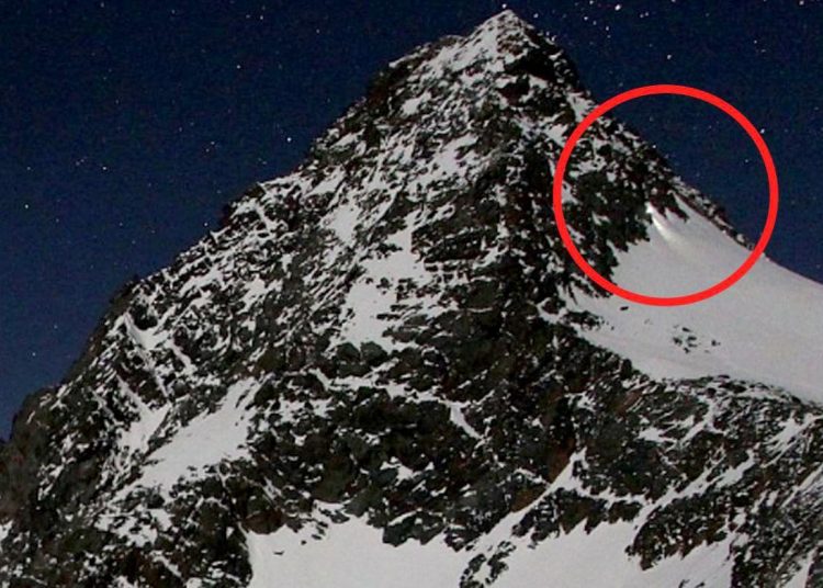 Pendaki Tinggalkan Kekasih Meninggal: Misteri Gunung Viral Dunia