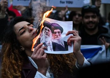 Iran: Perang Saudara atau Kebebasan dari Rezim?