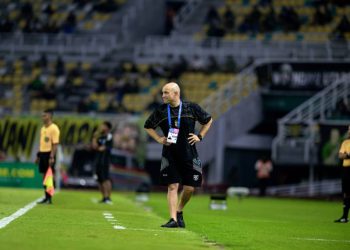 Pelatih Persebaya Komentari Persib Duluan, Ini Isinya!