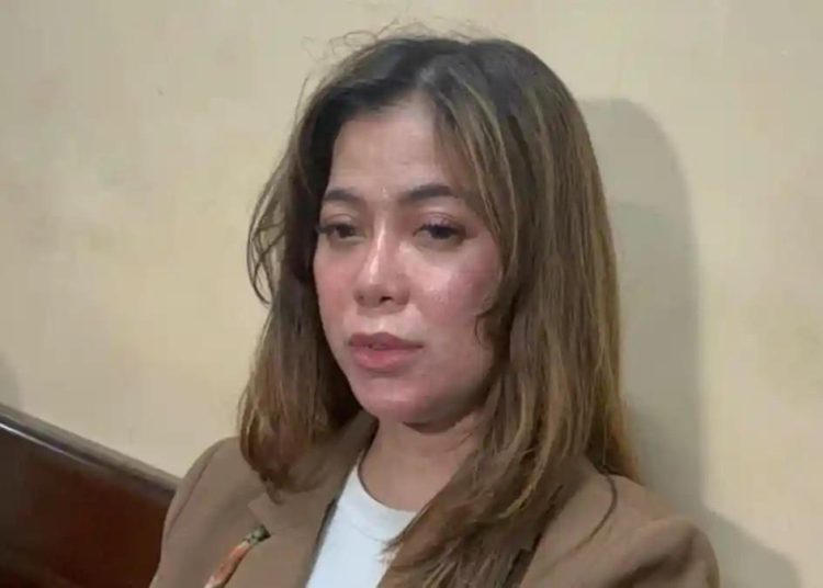 Kamelia Menangis Tak Sanggup Dampingi Kasus Narkoba Ammar Zoni – Aksara Lokal Kamelia Menangis: Tak Sanggup Dampingi Kasus Narkoba Ammar Zoni