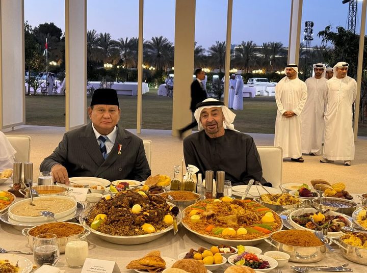 Intip Momen Akrab Prabowo Buka Puasa Bareng Presiden UEA MBZ