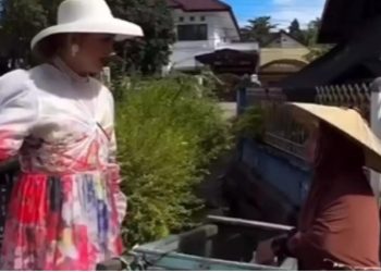 Gaya glamor Sarifah istri gubernur Kaltim saat temui warga di tengah polemik mobil dinas Rp8,5 M